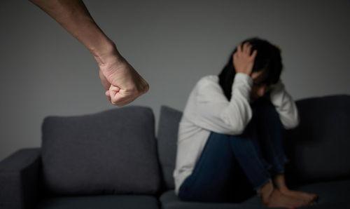 女子被家暴日韩剧视频